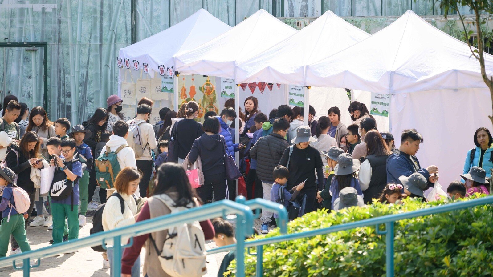 學界本地農墟<br/><br/>對象：入選學校<br/>時間：12:00 - 18:00 (待定) <br/>地點：海洋公園 (待定)